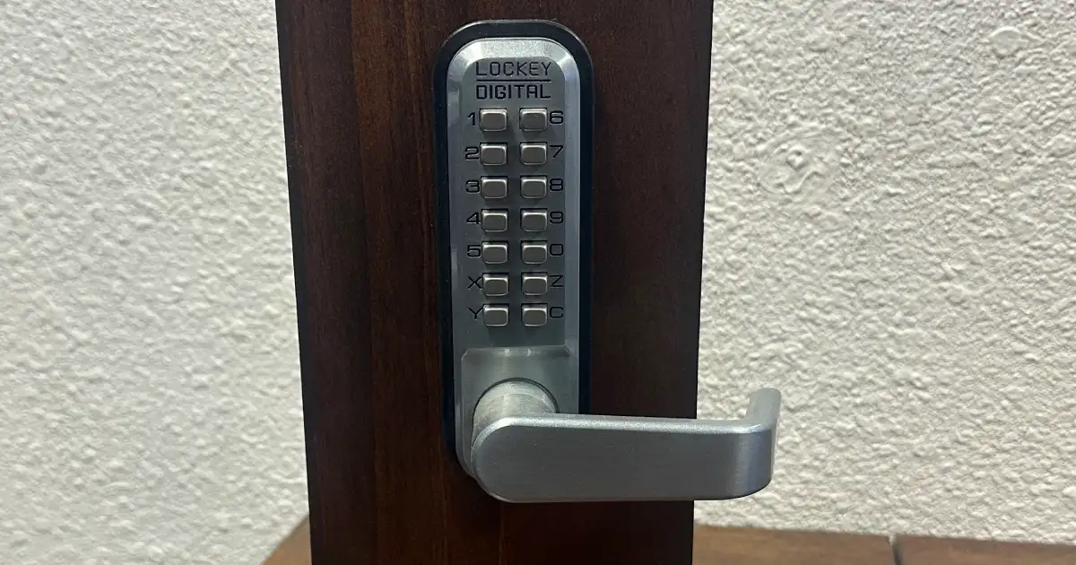 keyless commercial door lock for retail